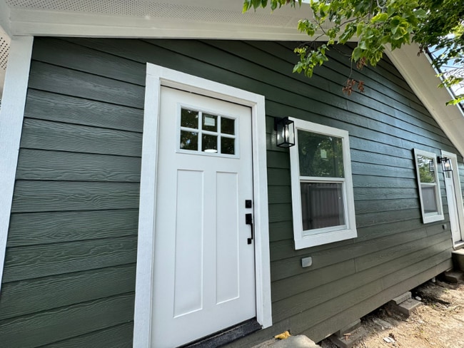 Building Photo - 3919 Elysian St