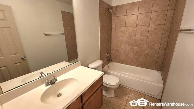 Building Photo - Beautiful Townhome in Euless!!