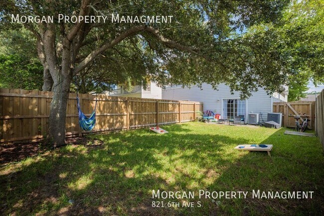 Building Photo - Amazing Freshly Painted Jacksonville Beach...
