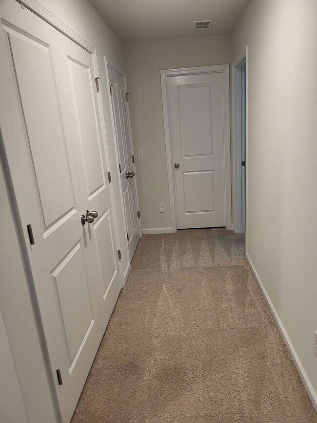 Building Photo - "Spacious Fully Furnished 4-Bedroom Townho...