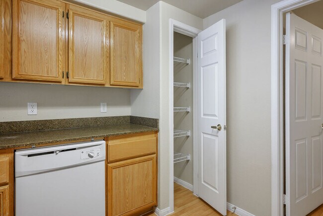 Building Photo - 10550 W Alexander Rd