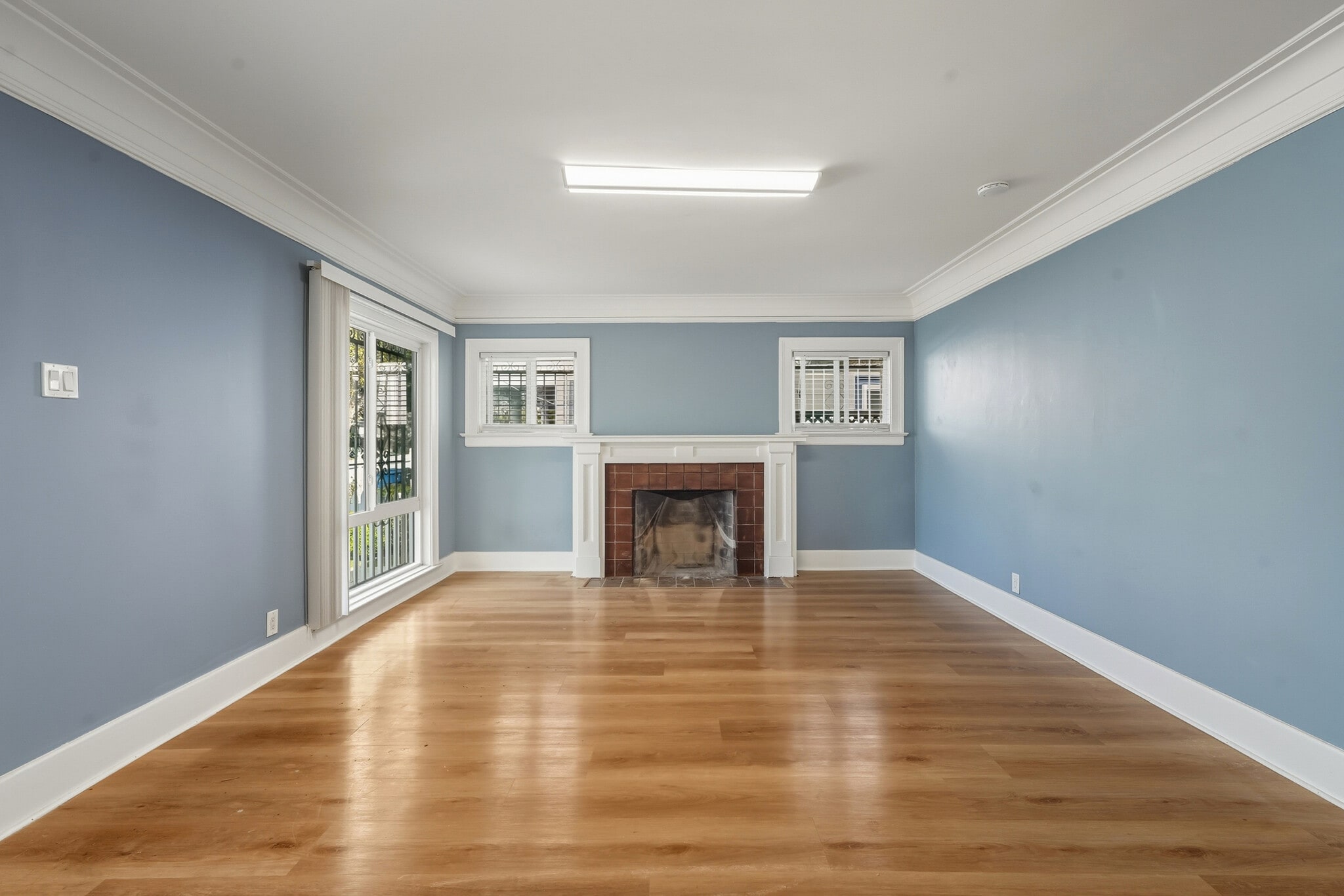 Building Photo - 1174 N Alexandria Ave