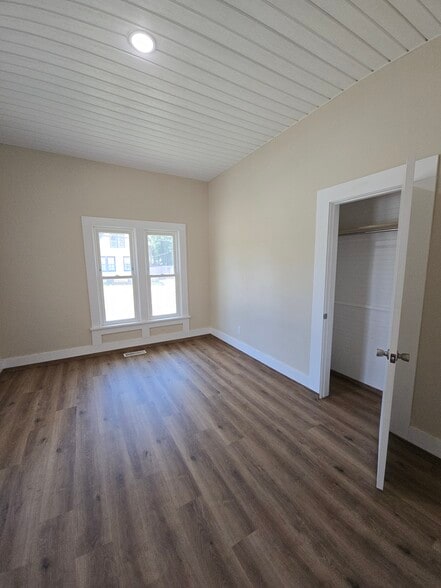 1st Bedroom East - 320 Chautauqua Ave