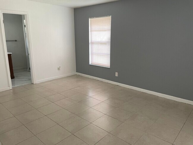 Building Photo - 251 Las Palmas St