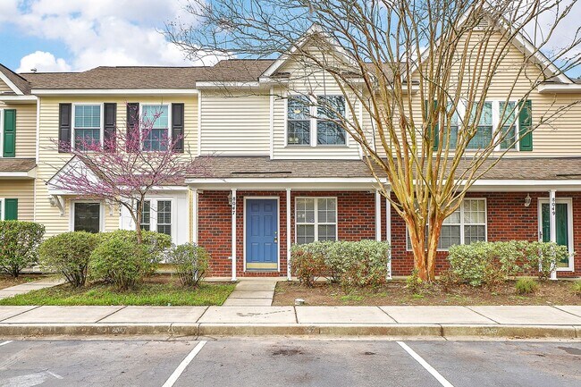 Building Photo - 8047 Shadow Oak Dr