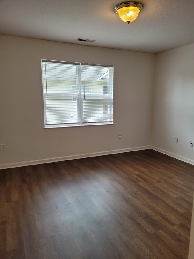 Building Photo - 203 Olde Covington Way