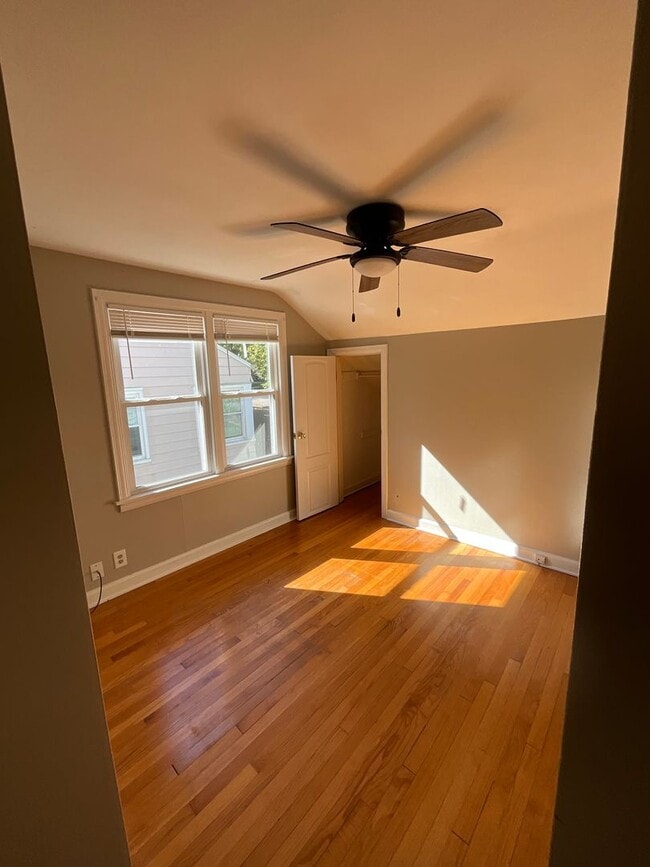 Building Photo - Charming 3-Bedroom Home in Whitefish Bay -...