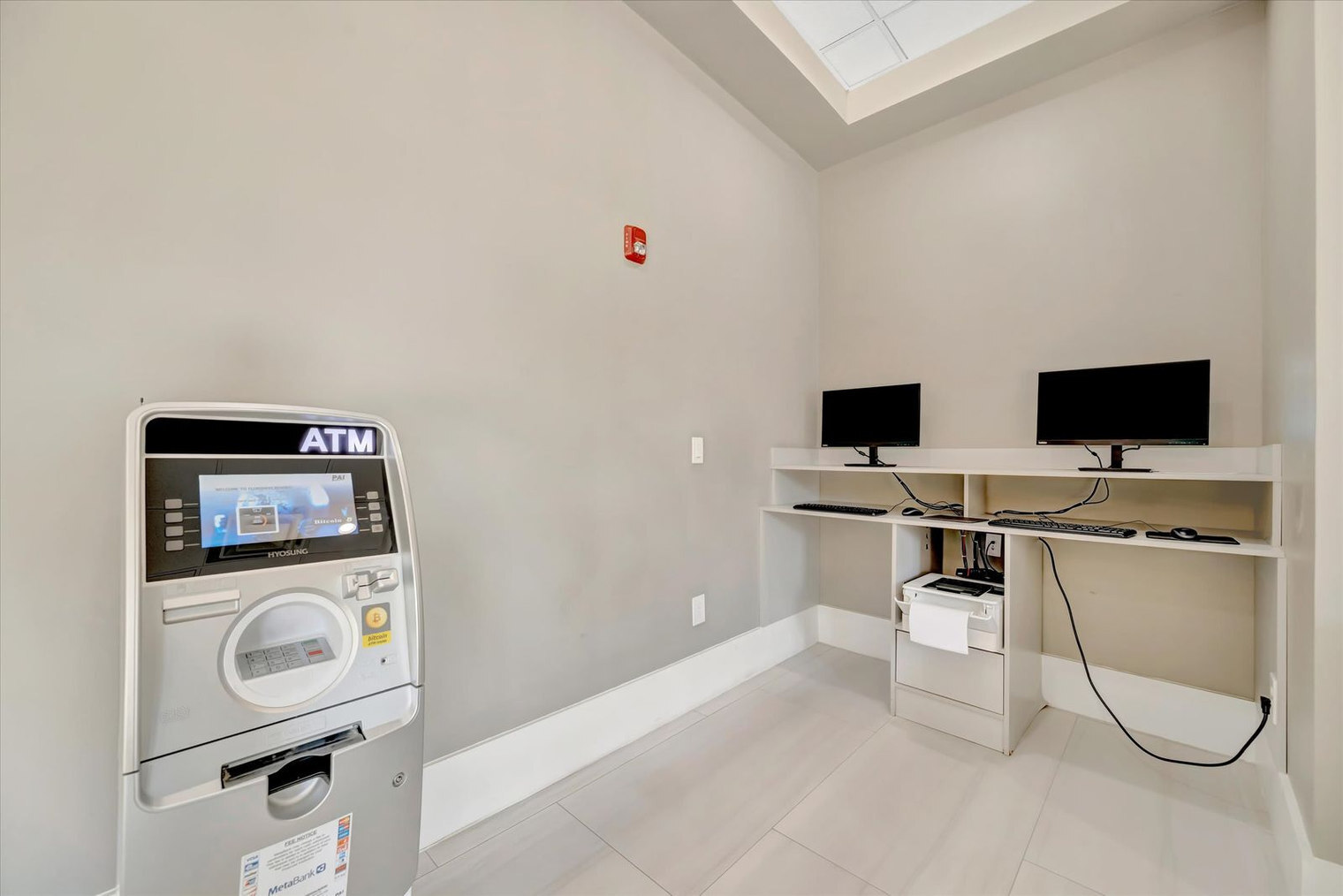 Building Photo - 12562 International Dr