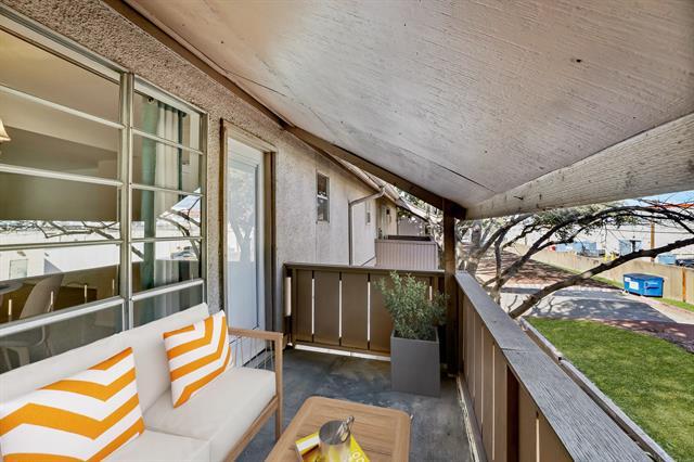 Building Photo - 10580 High Hollows Dr