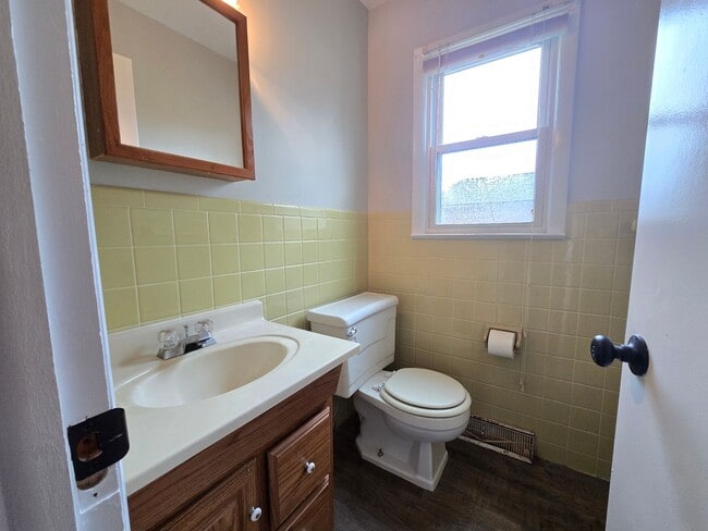 Building Photo - 306 Robinhood Ln