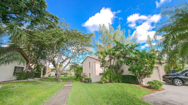 Building Photo - 5614 Hammock Ln