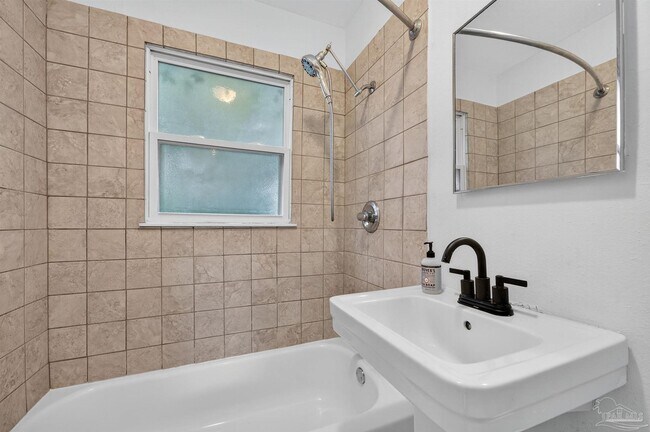 Building Photo - 1410 W Gregory St