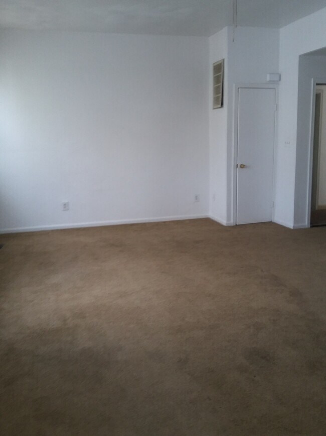 Building Photo - 431 County St