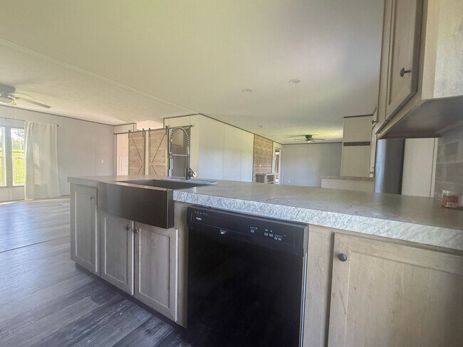 Building Photo - Spacious 4-Bedroom Home on 1 Acre in Peaceful Rickman Setting