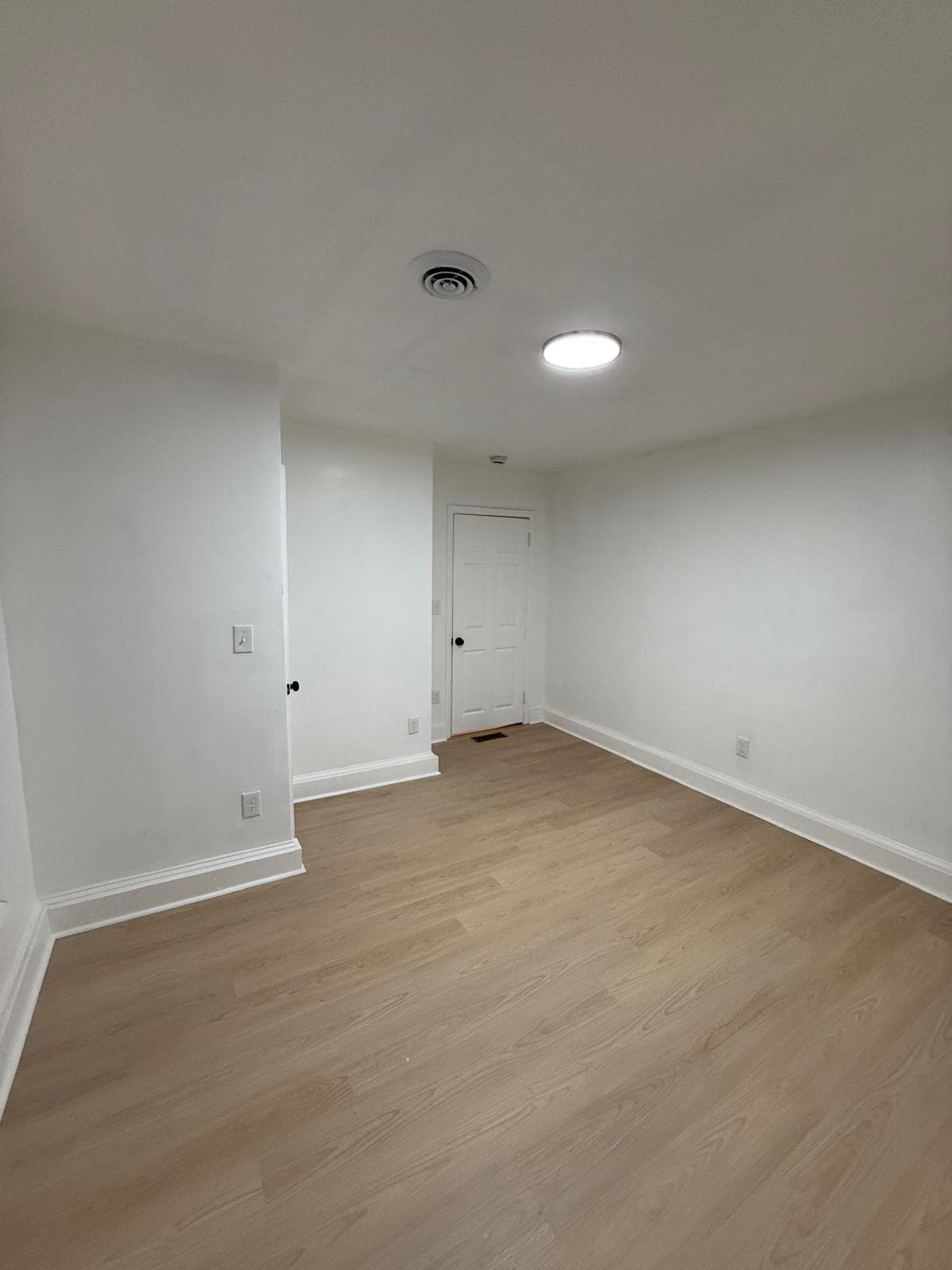 Building Photo - 1447 W 101st St