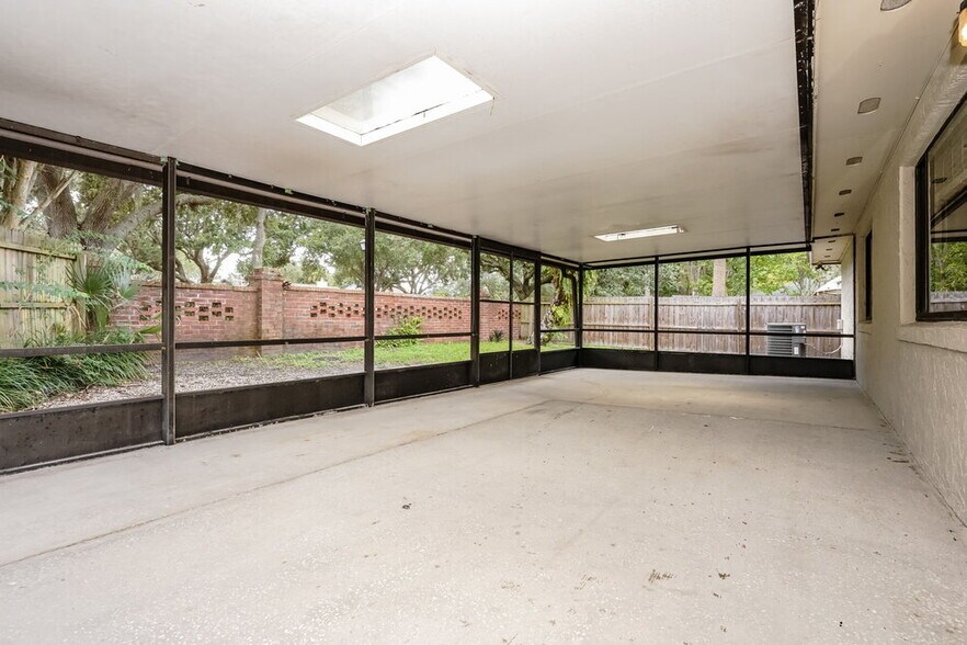 Building Photo - 1001 Pond Apple Ct