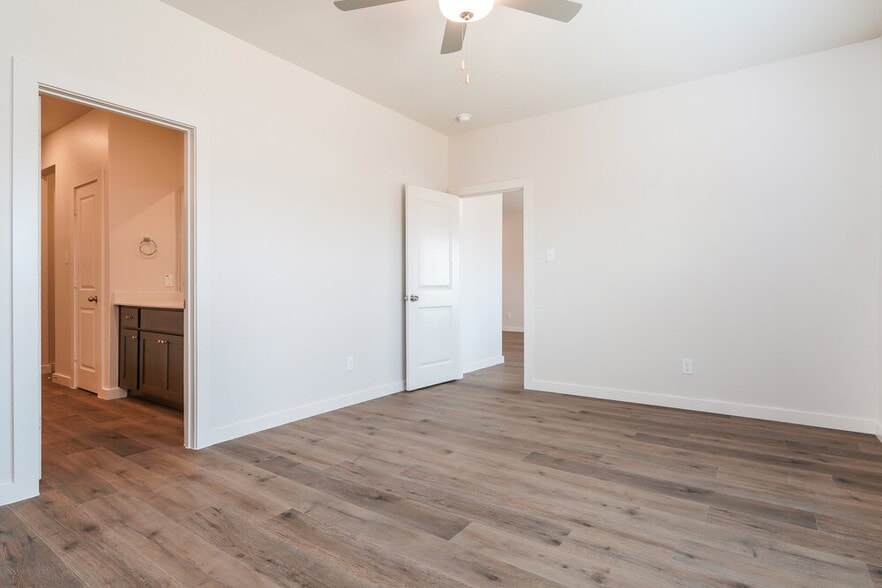 Building Photo - 1545 Harvester Dr