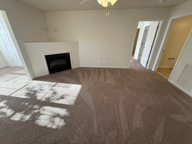 Building Photo - Adorable 1 Bed 1.5 Bath Condo in Brier Creek! 1st Floor! Sun Room! New Appliances!