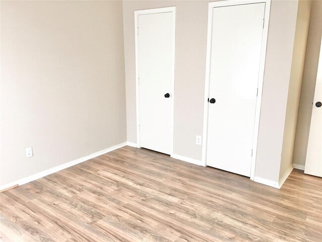 Building Photo - 4935 Linden Pl