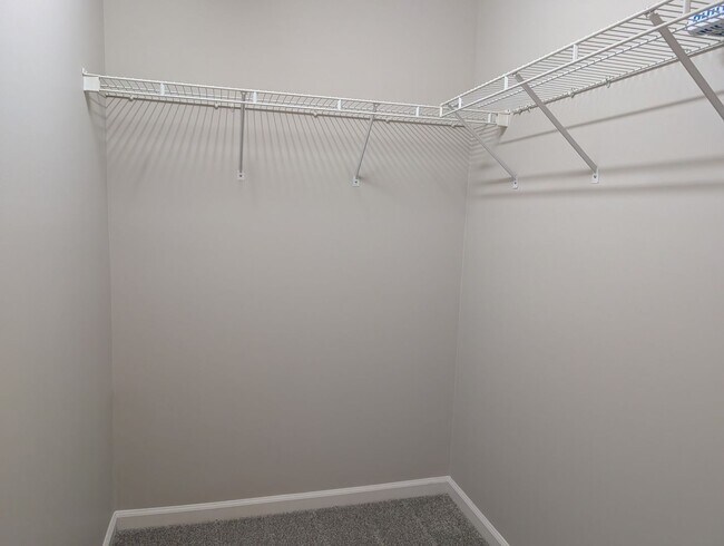 Building Photo - Pristine, 2 bed, 2.5 bath Townhome Located...
