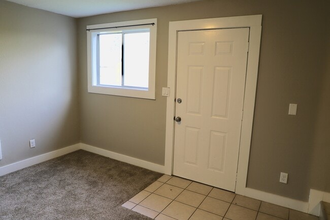 Building Photo - Recently Remodeled 3 bedroom 2 bath Home - Close to State Capitol - On BUS LINE