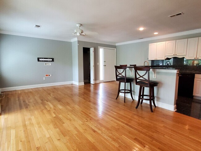 Building Photo - Incredible 2BR/2BA Forest Gardens Villa!
