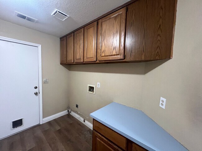 Building Photo - 4-bedroom single story home in Turlock!