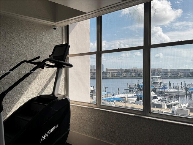 Building Photo - 18061 Biscayne Blvd