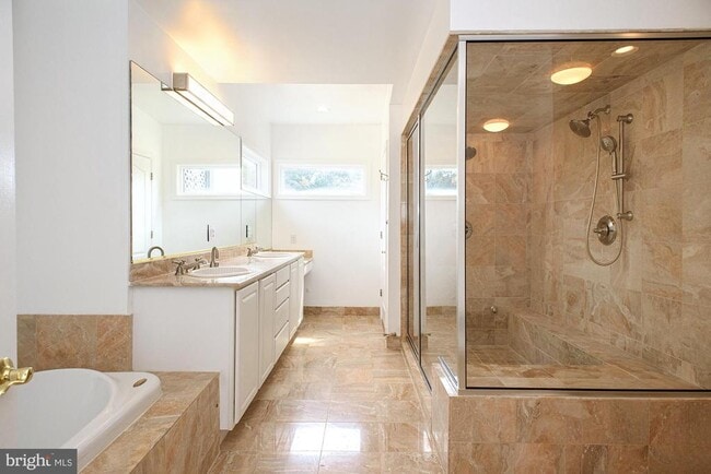 Building Photo - 7025 Chesapeake Harbour Dr E