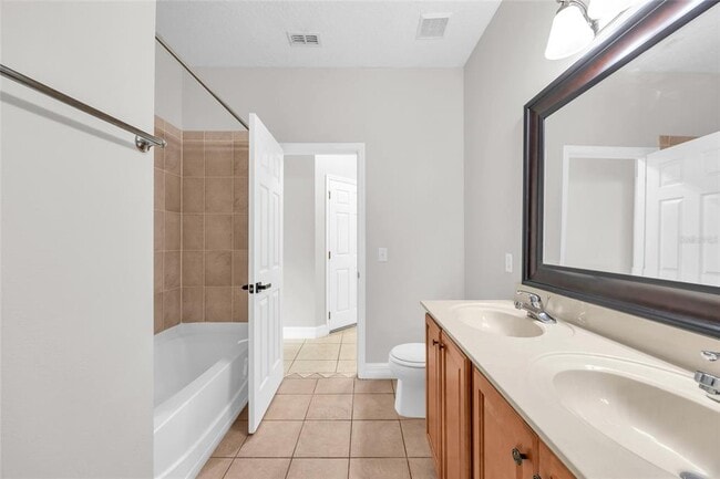 Building Photo - 10354 Stratford Pointe Ave