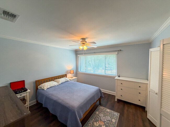 Building Photo - Biven's Lake Estates South #2728