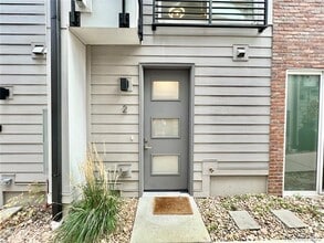 Building Photo - 3411 Albion St