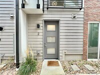 Building Photo - 3411 Albion St