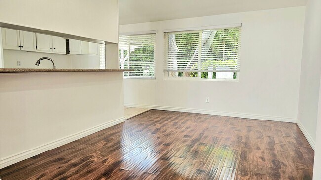 Building Photo - Mid Century Modern - 4 Bedroom Carlton Terrace Pool Home