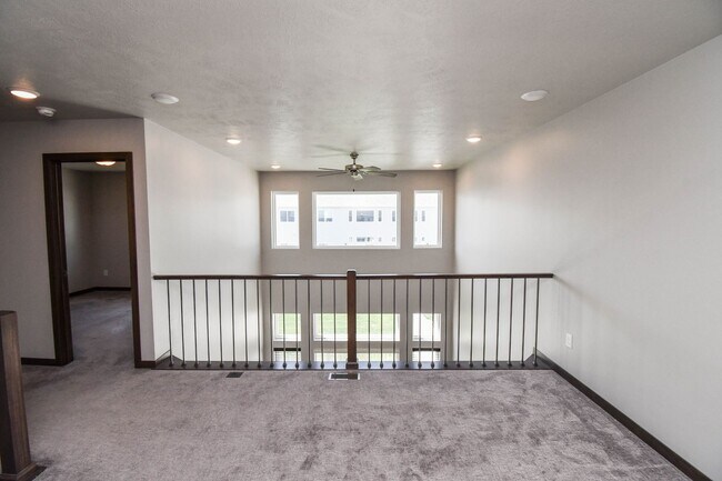 Building Photo - Stylish Townhome in Harrisburg School District – Open Floor Plan & Loft!