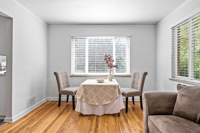 Building Photo - 44 Monroe St