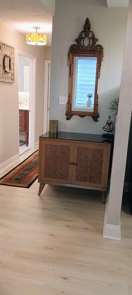 Building Photo - 906 Bitterfield Dr