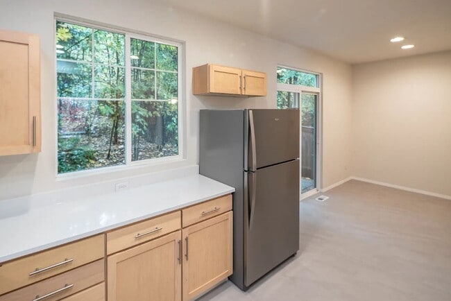 Building Photo - 3Bd/2.25Ba Woodinville Townhouse