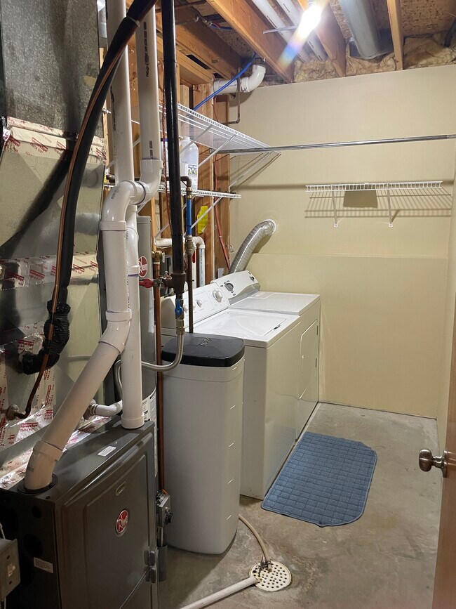 Building Photo - 3991 Whiting Ln