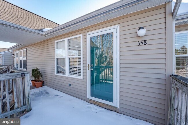 Building Photo - 558 London Ct