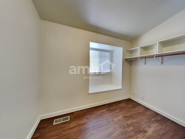 Building Photo - 2031 E Lochmeadow Ct