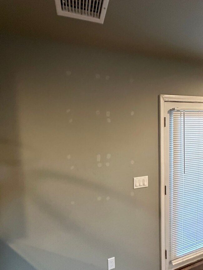 Building Photo - Charming 3 Bedroom 2 bathroom back house in the heart of San Diego's most desirable neighborhoods!