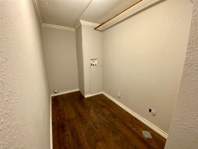 Building Photo - 16544 Live Oak Square Dr