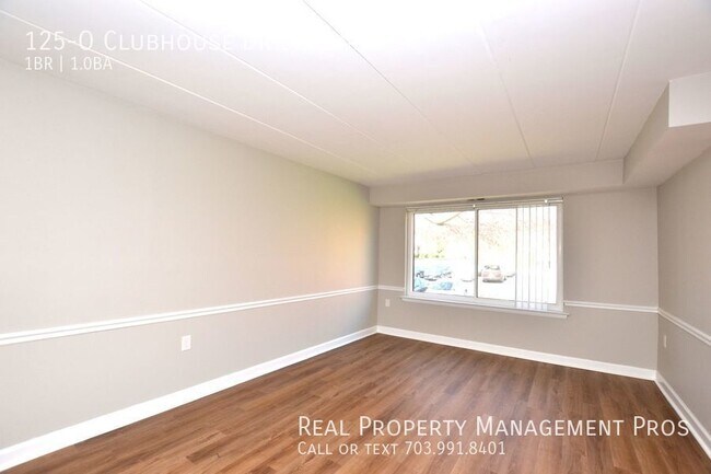 Building Photo - 125-O Clubhouse Dr SW Unit-4