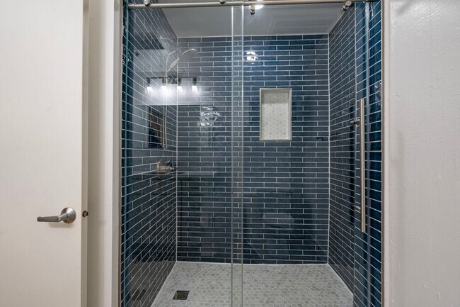 Building Photo - North Park Lofts - Historic Pearl District Warehouse Studio w/parking/most utilities/private balc...