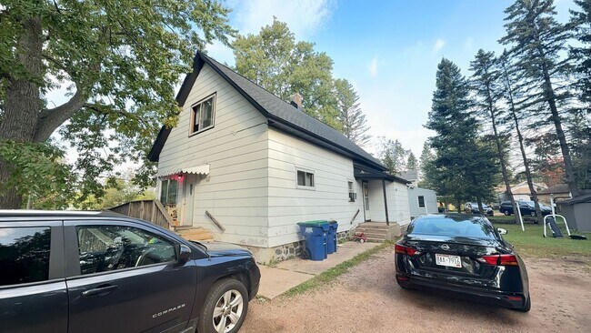 Building Photo - 902 Kickbusch St
