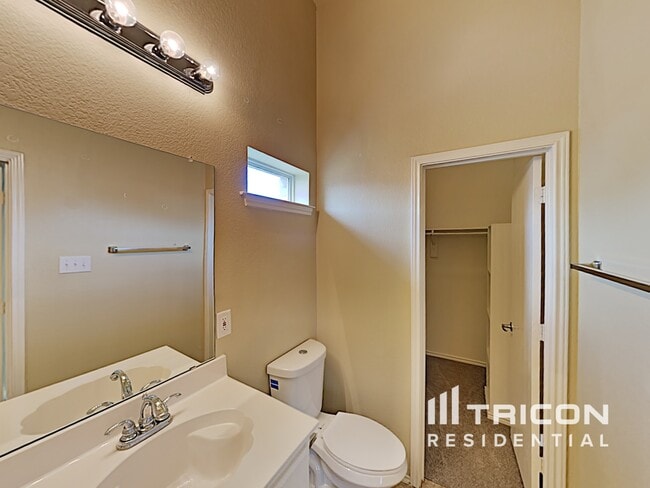 Building Photo - 1145 Boxwood Dr