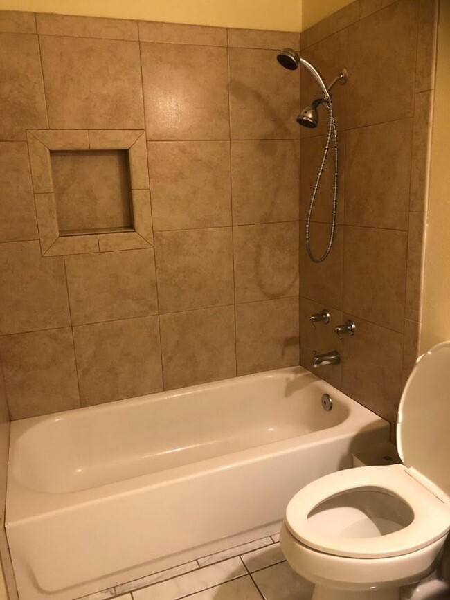 Building Photo - University City (UTC) 2BR/1BA CONDO @ GENE...
