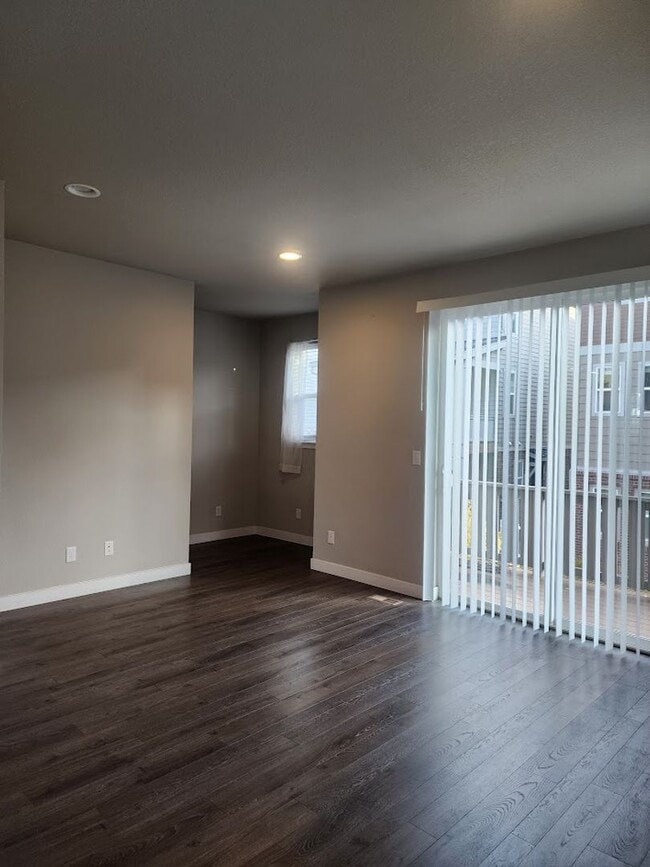 Building Photo - Long Realty & Property Management - Nearly New Home in Aurora **Half Off Rent June 2026**