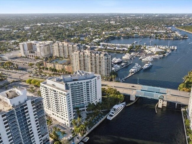 Building Photo - 2670 E Sunrise Blvd